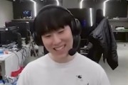 这就是HLE的中野联动！Zeka：哥你在哪呢 Peanut：我在你心里❤️